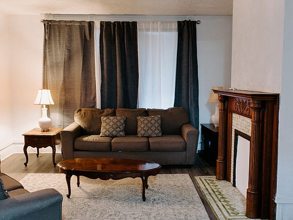 2nd image of 2112 Walnut St #1