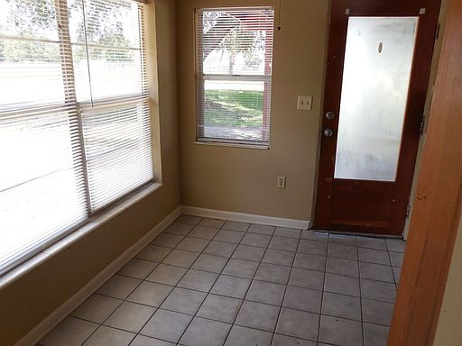 5th image of 319 Dixon Ave