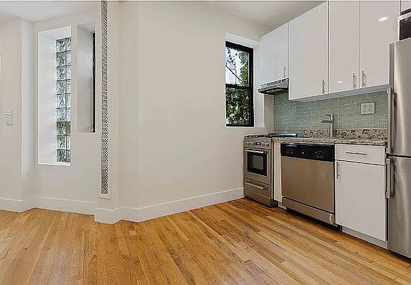 4th image of 233 Elizabeth St #16