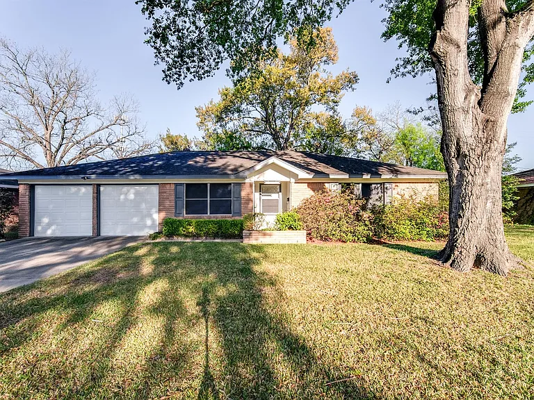12331 Atwell Dr — Photo 2