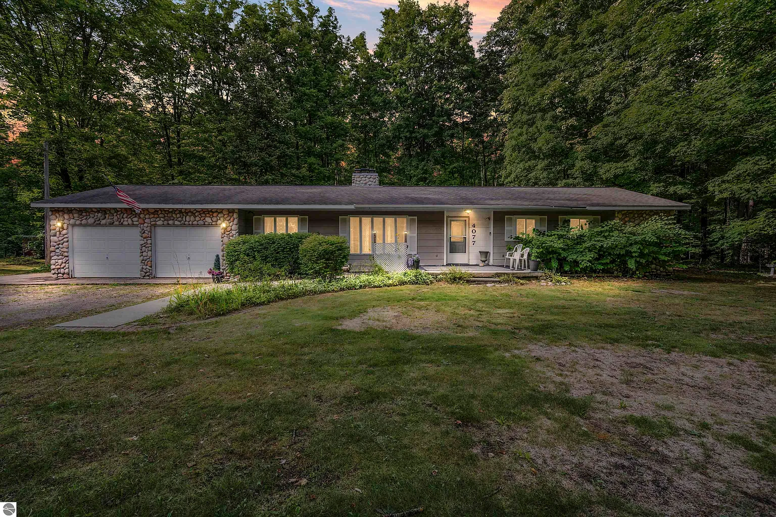 4077 Twin Lake Rd NE photo 1