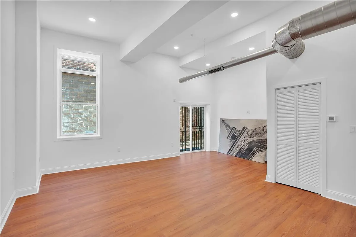 2 bed, 1150 sqft, $3,200 — Photo 4