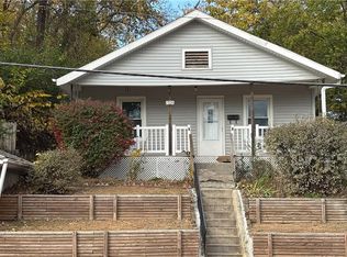 1320 S 22nd St, Saint Joseph, MO 64507
