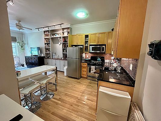 5th image of 22 Irving Pl APT 2B