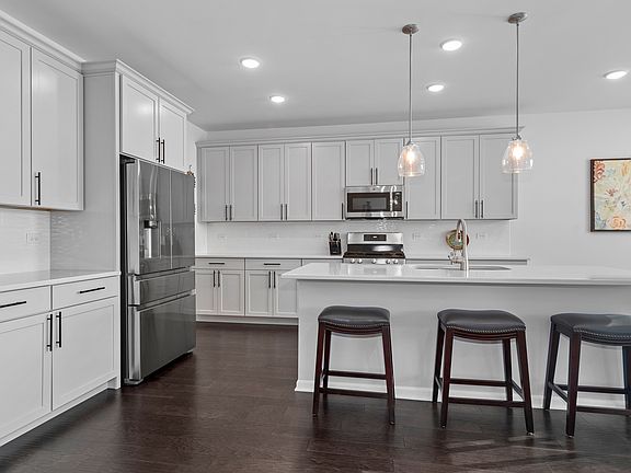 3rd image of 716 Riverbank Dr