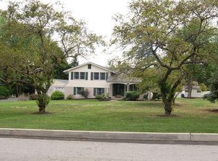 942 Greenbriar Dr, Blue Bell, PA 19422