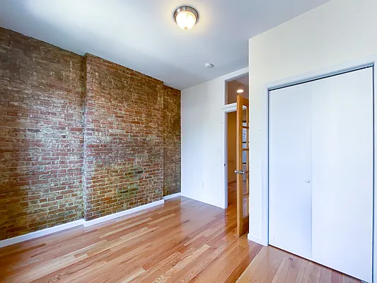 Rented by City Connections Realty | media 2