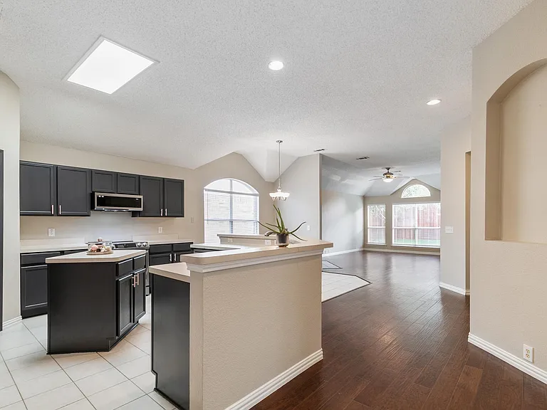 615 Lake Bridge Dr — Photo 12