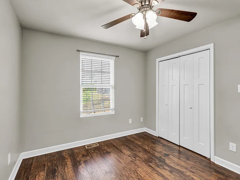 219 W Watt St — Photo 20
