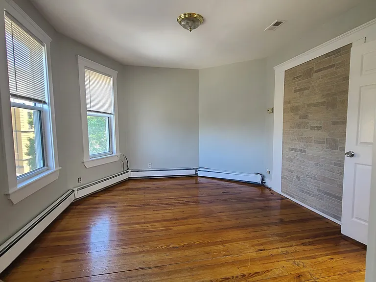 347 W 4th St #3 — Photo 14
