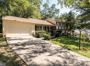 16413 Grande Vista Dr, Rockville, MD 20855