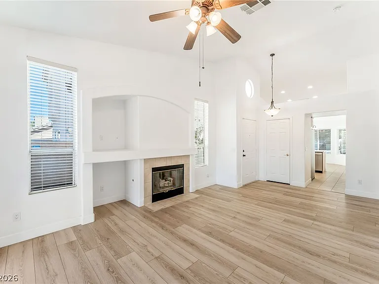 9724 Panorama Cliff Dr — Photo 10