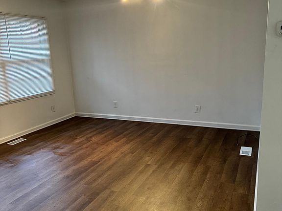 3rd image of 1101 Greenwood St