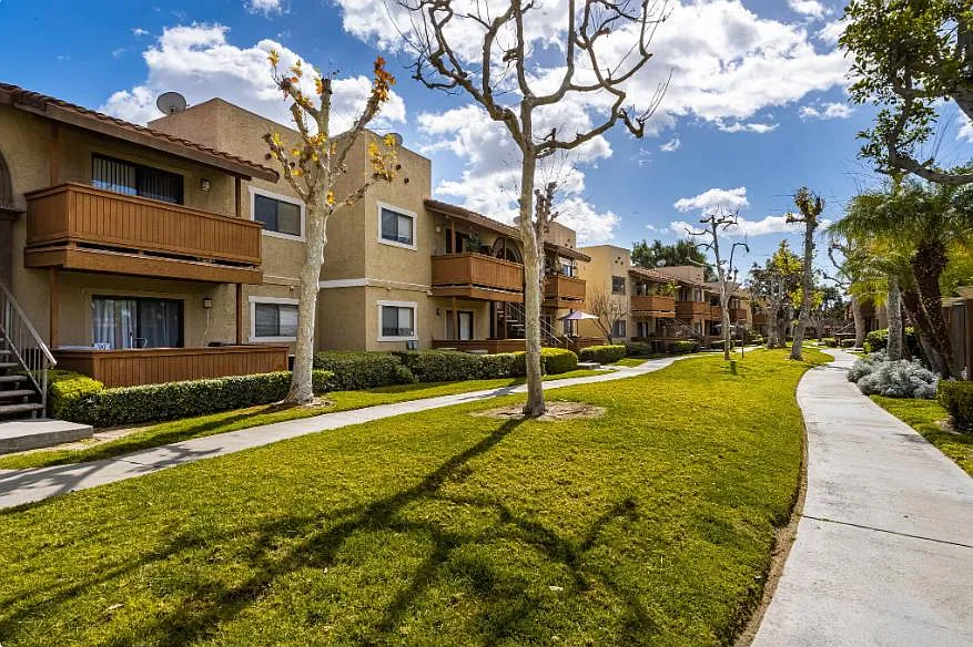 Las Flores Gardens Apartments