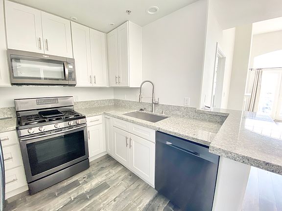 5th image of 1744 Butler Ave #302