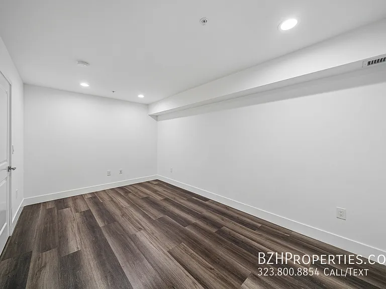 6006-6002 Klump Ave — Photo 47
