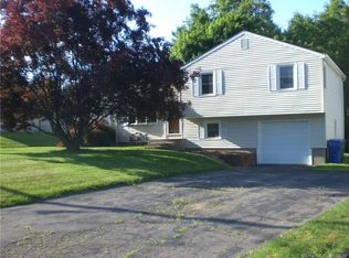 96 Old Farm Dr, Newington, CT 06111