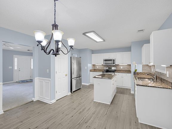 5th image of 22 Crossview Dr