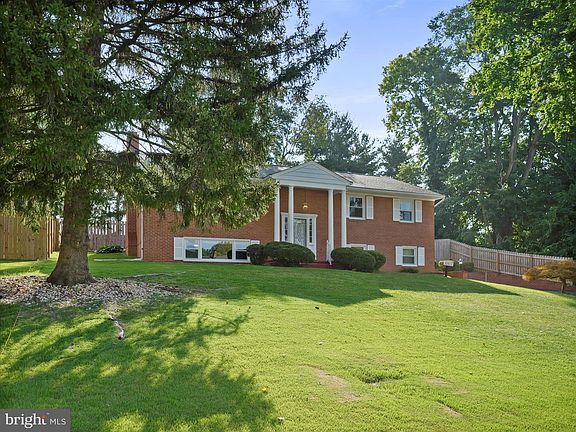 3rd image of 10921 Knotty Pine Dr
