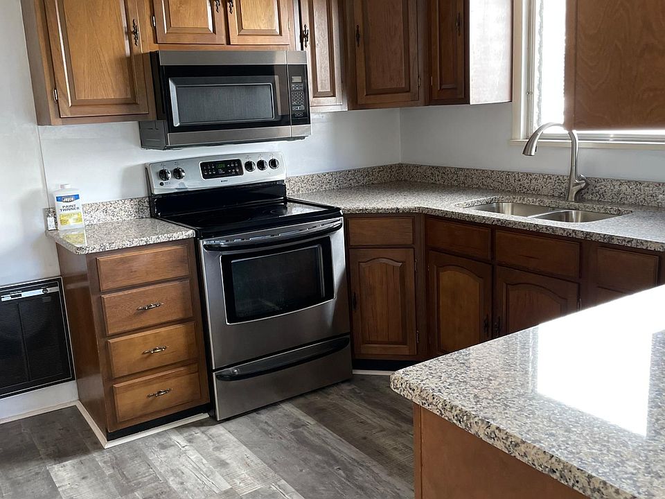1st image of 80 N Goodwin Ave
