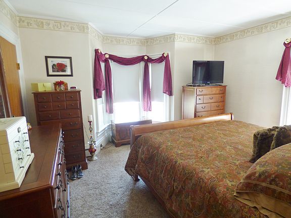 4th image of 58 Oakwood Ave