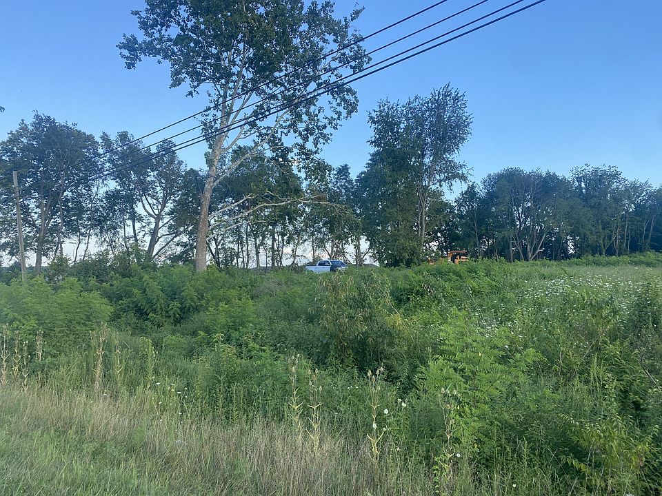 2nd image of 3075 Paris Pike #99