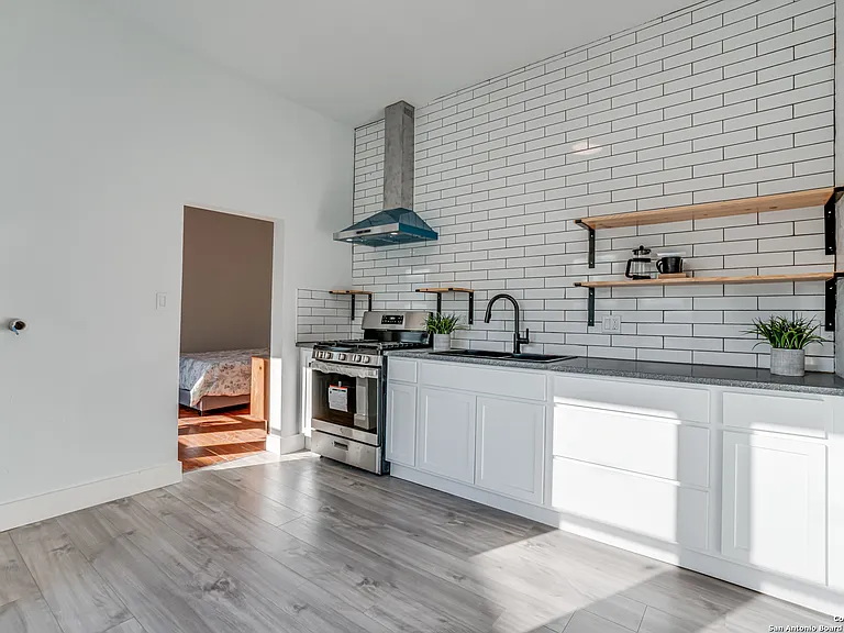 231 Chicago Blvd — Photo 10