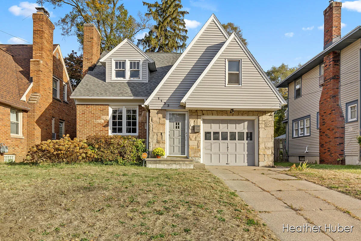 1133 Noble St SE photo 1