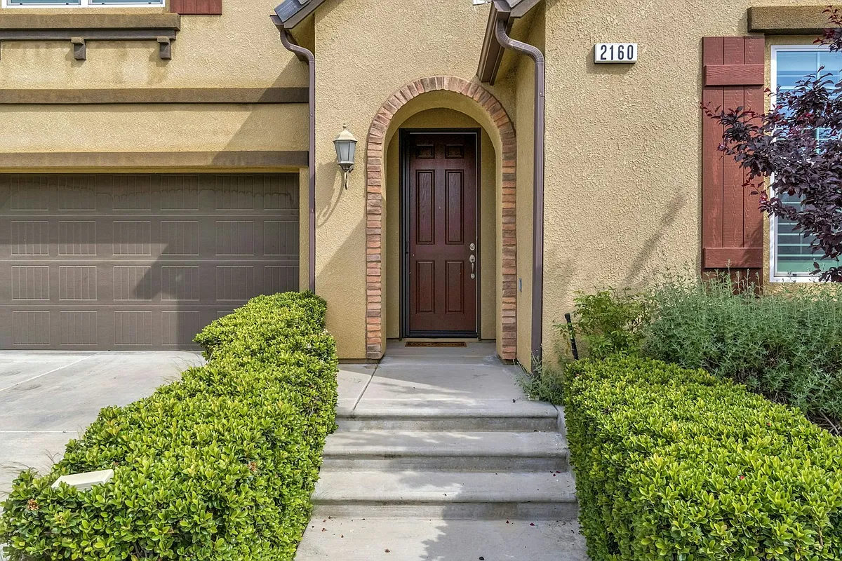 Entrance - 2160 W Juliet Way