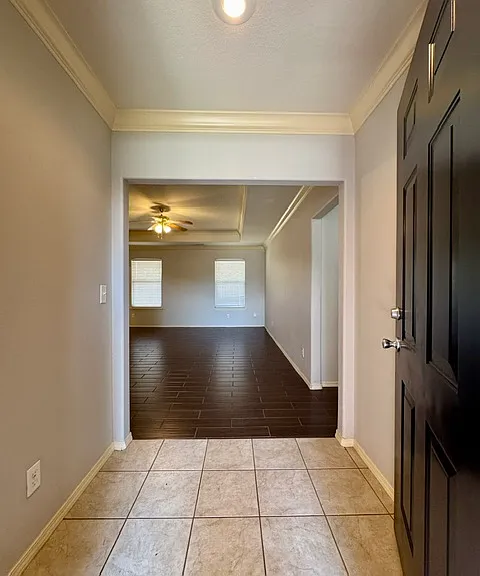 807 SW River Rock St — Photo 3