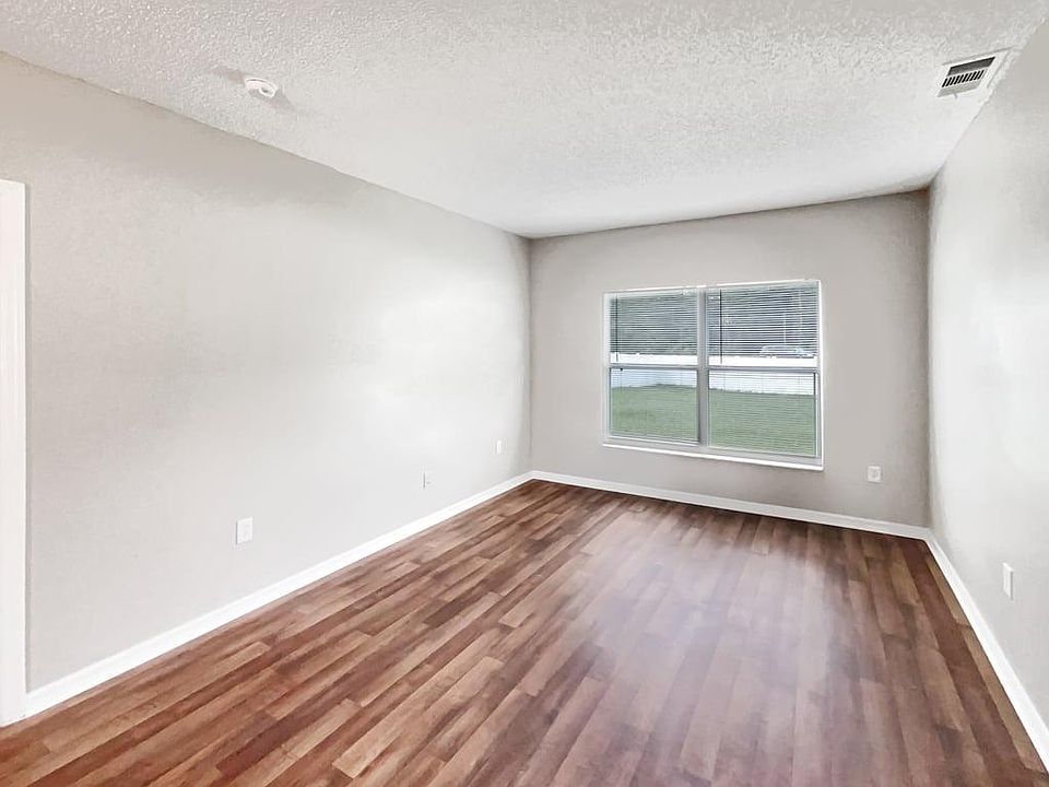 1st image of 25 Peterlee Ct