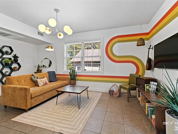 4th image of 204 N Shipley Aly APT 103