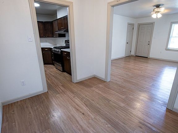4th image of 307 W Rickenbacker Dr