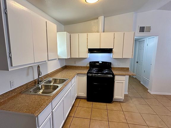 2nd image of 526 N Calle Ramada #3