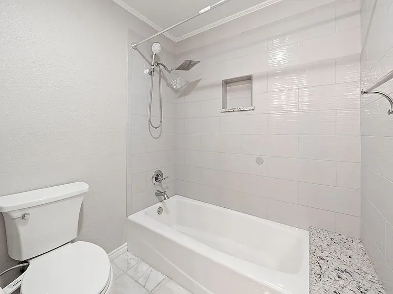 306 Westpark Dr N — Photo 10