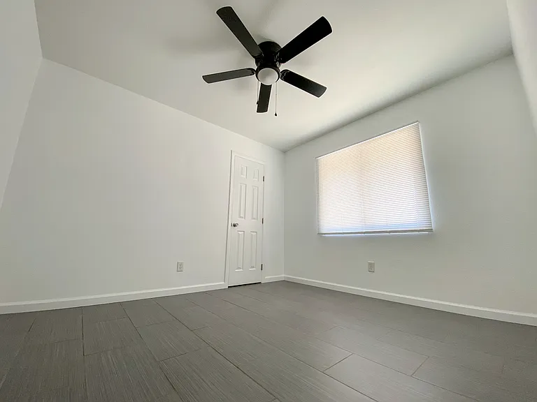 520 S 11th St — Photo 7