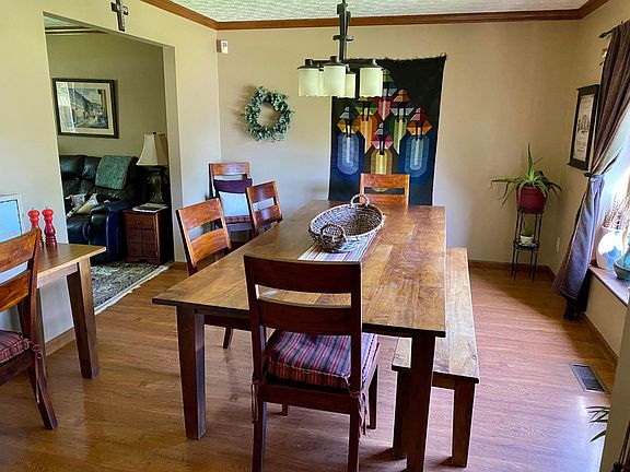 3rd image of 1086 Welwyn Dr