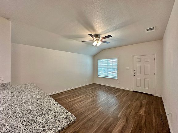 5th image of 1712 Clovis Dr #3B-2BA-1334SQFT