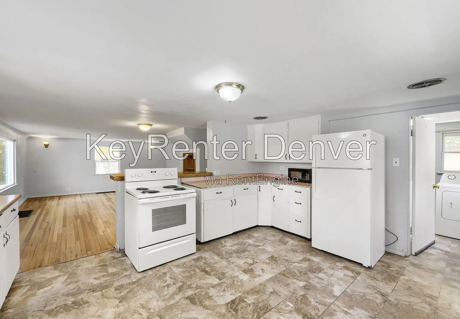 3 bed, 1.0 bath, 1404 sqft, $2,145 — Photo 3