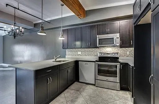 2 bed, 854 sqft, $2,400 — Photo 3