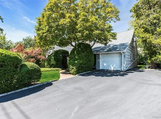 335 Smith St, Merrick, NY 11566