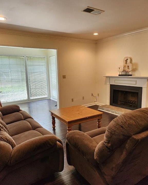 1st image of 103 Countryside Pl SE