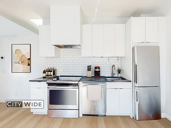 5th image of 314 Grand St #3