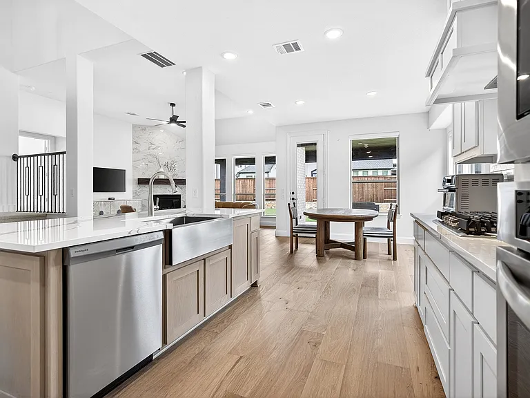 4010 Zina Ln — Photo 10