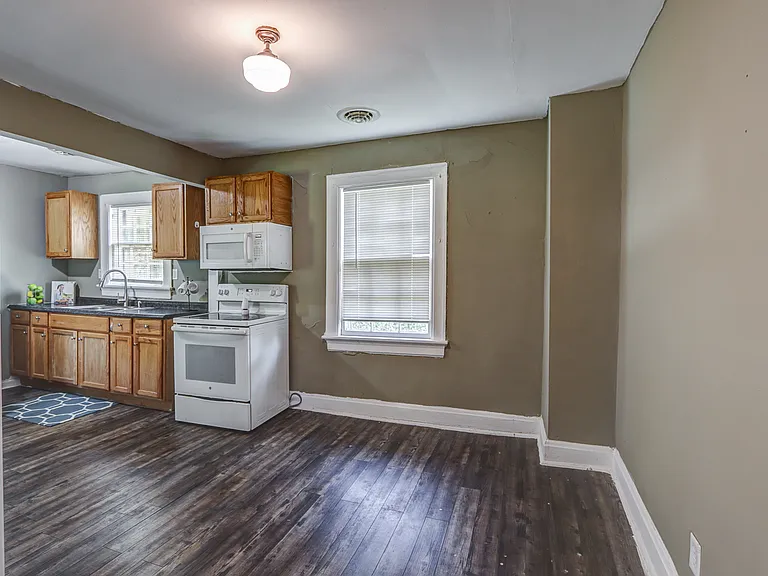 2021 Rose Ln — Photo 6