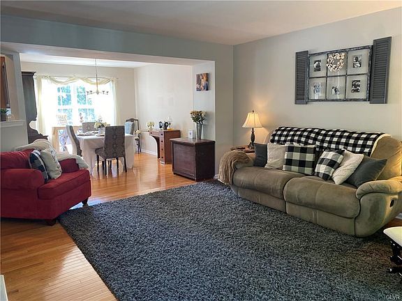 3rd image of 2430 Thomas Dr