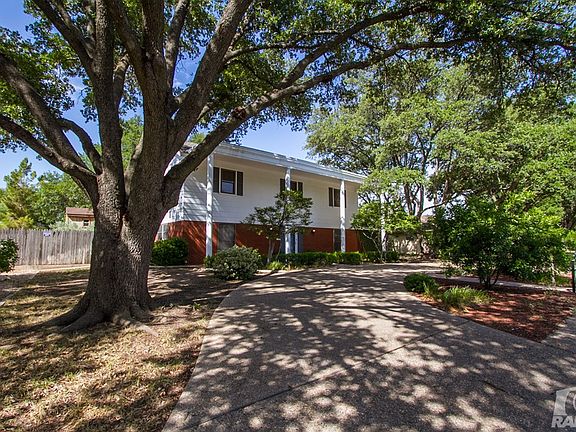 3rd image of 2809 Alta Vista Ln