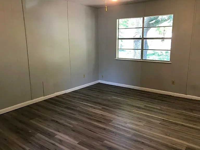 1200 Dulles Dr — Photo 3