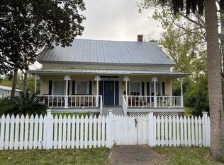 68 9th St, Apalachicola, FL 32320