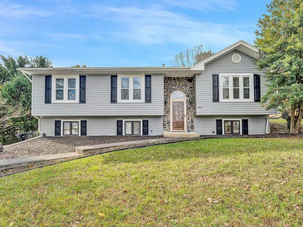 3801 Cundiff Dr, Roanoke, VA 24012